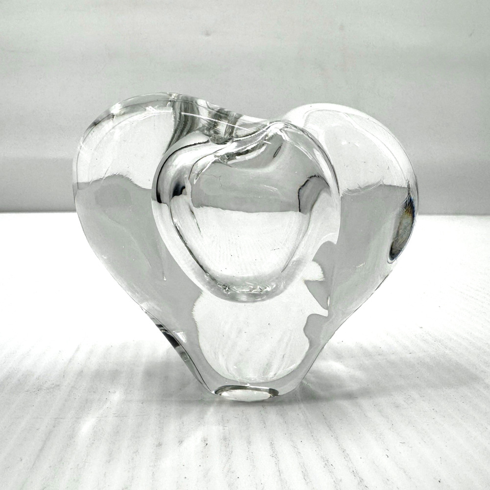 Shawn E. Messenger 1995 Heart-Shaped Art Glass Bud Vase 1995 Signed